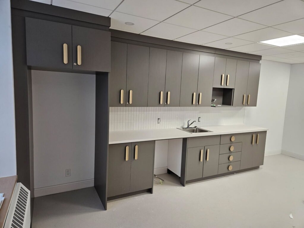 Ancien couvent converti en bureaux à Saint-Damien-de-Buckland – MSC Construction